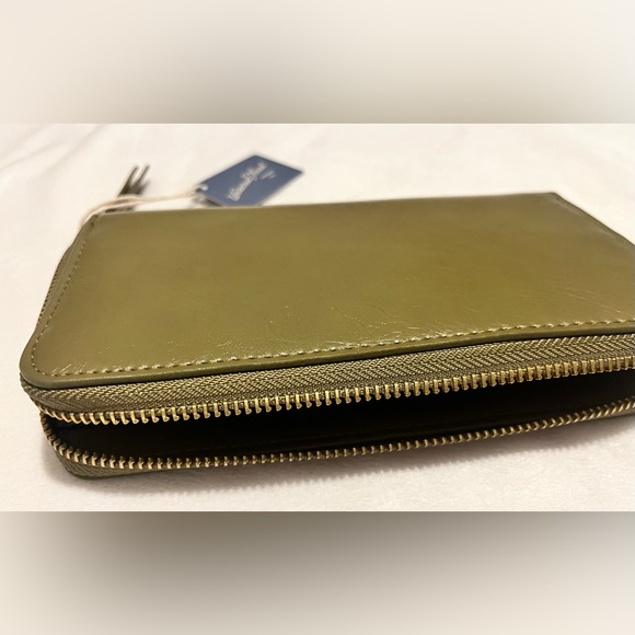 Universal Thread Olive Green Wallet with Gold Zipper Accents New with Tags NWT - Picture 14 of 14
